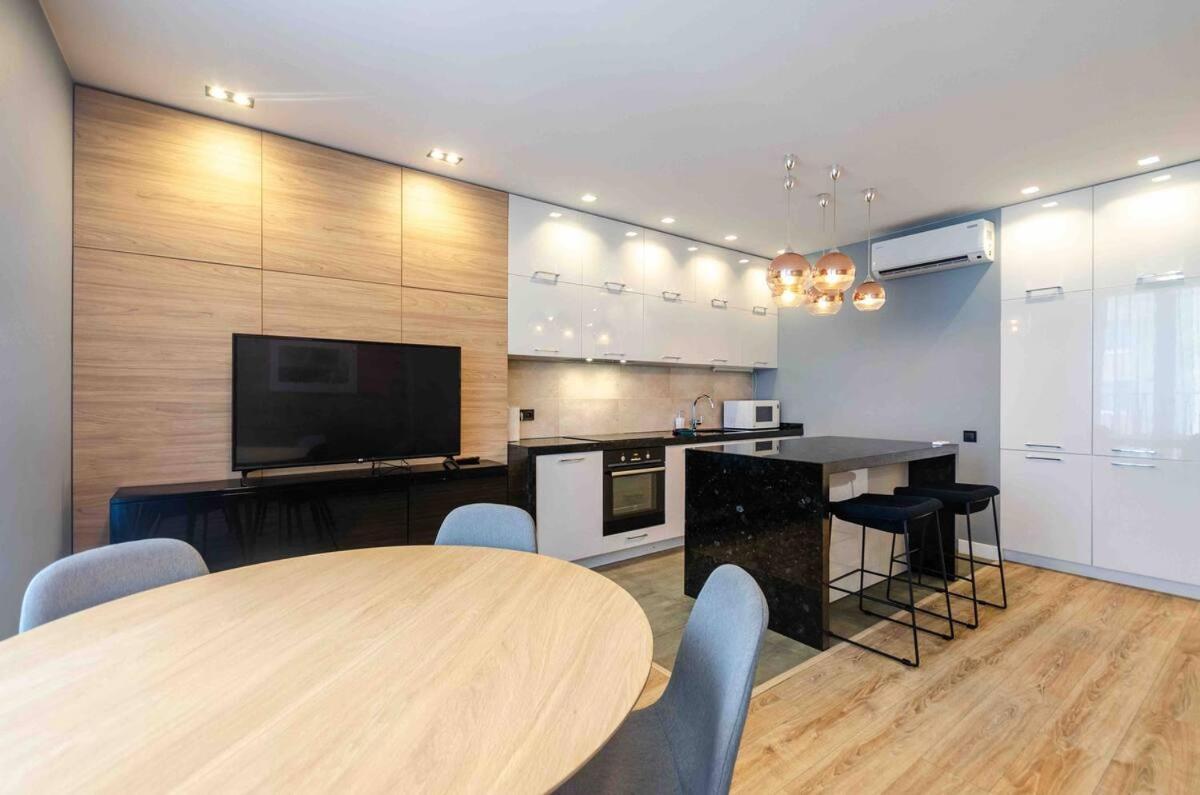Petrovdom 190-199-216 In Spacious Apartments At Rc New York Concept House Kyiv Exterior photo